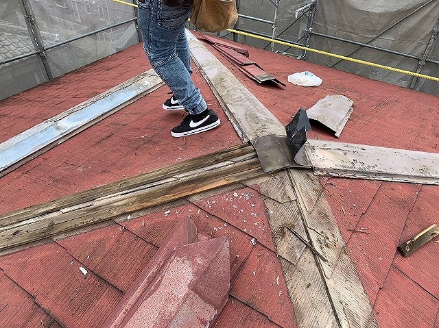 カラーベスト屋根棟板金撤去